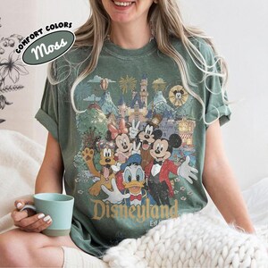 Chemise couleur confort rétro Disneyland California Est 1955, t-shirt Mickey et ses amis, chemise famille voyage Disney, chemise vacances en famille Disneyland image 7