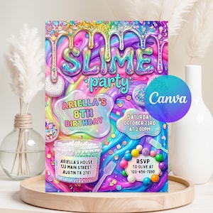Könnte beinhalten: Eine farbenfrohe Einladung für eine Party zum Thema Schleim. Das Design zeigt die Worte "Slime Party" in einer verspielten Schriftart, mit Details für Ariellas 8. Geburtstag, einschließlich Datum, Uhrzeit und RSVP-Informationen. Die Einladung ist mit Schleim und bunten Elementen verziert.