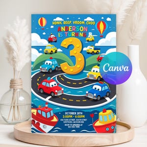 Könnte beinhalten: Eine farbenfrohe Geburtstagseinladung mit einem Auto-Thema. Die Einladung zeigt Cartoon-Autos, Boote und Heißluftballons auf blauem Hintergrund. Der Text lautet "Anderson wird 3" mit Veranstaltungsdetails.