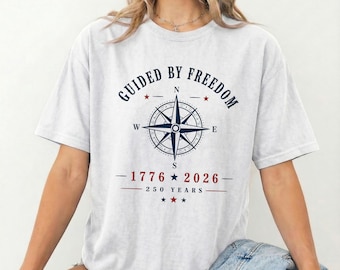 自由への導きシャツ、コンパス1776-2026 Tシャツ、自由250周年記念シャツ、愛国的なアメリカシャツ、独立記念日Tシャツ