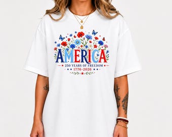 アメリカ独立250周年記念シャツ、愛国的な花柄Tシャツ、USA 1776-2026シャツ、独立記念日コンフォートカラーズシャツ