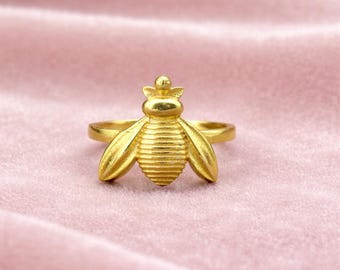 Gold Bee Ring, Honey Bee Jewelry, Nature Inspired Ring, Minimalist Insect Ring, Cute Bee Gift, Dainty Gold Ring, Animal Lover Jewelry
