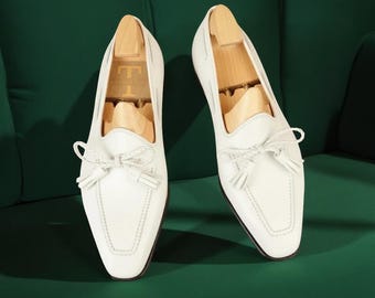 Op maat gemaakte schoenen heren witte kleur puur lederen loafer handgemaakte schoenen met kwastjes kopen