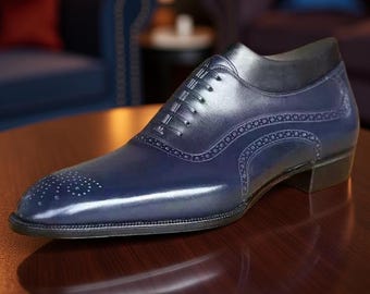 Op maat gemaakte blauwe leren Oxford-brogueschoenen met veters en veters voor heren