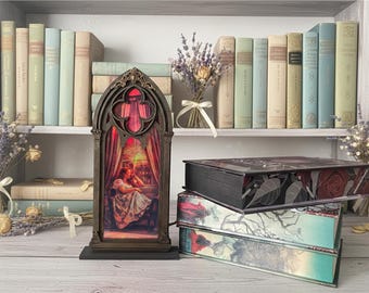 Bridgerton Inspired BookNook | Daydreaming Moment | Regency Romance Bookshelf Insert | Romantic Shelf Decor Gift | 25 cm