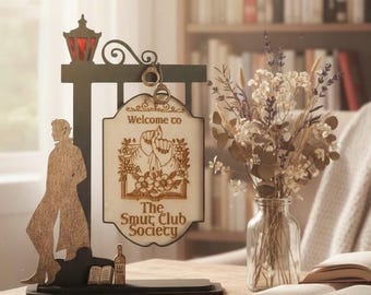 Bookish Decoration – Bookshelf Sign “The Smut Club Society” | Gift for Readers, Reading Nook Decor.