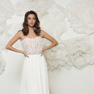 Chic, comfortable and delicate wedding dress with simple elegance, romantic and Effortlessly cool style