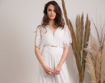 Gorgeous wedding jumpsuit for the modern boho bride. A head turning effortlessly beautiful wedding dress alternative.