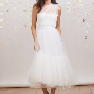 Elegant One Shoulder Tulle Wedding Dress | Sleeveless Princess Bridal Gown main image 1