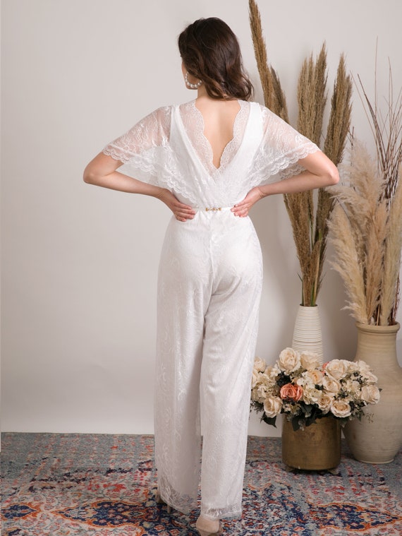 Wedding Jumpsuit for the Boho Bride. A Effortlessly Beautiful Modern Wedding  Dress Alternative. Lace Wedding Overalls. White Wedding Overall 