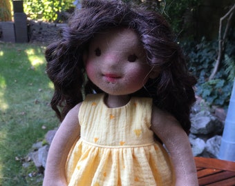 Waldorf Puppe Elodie - 14 "OOAK, Art Doll, Waldorf Doll, Skulpted Fase, Weft Mohair Haar, Eco-friendly, Steiner Doll