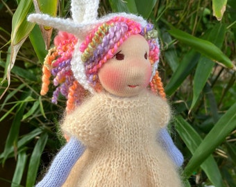 LESLEY - 14 "Waldorf-Puppe, Strickpuppe, OOAK, umweltfreundlich, Steiner-Puppe, Kunstpuppe, Bio-Waldorf-Puppe