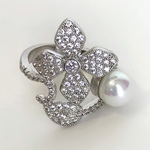 White Pearl Estate Ring Pearl Diamond Wraparound White Stone Silver Pave Floral Vine Ring