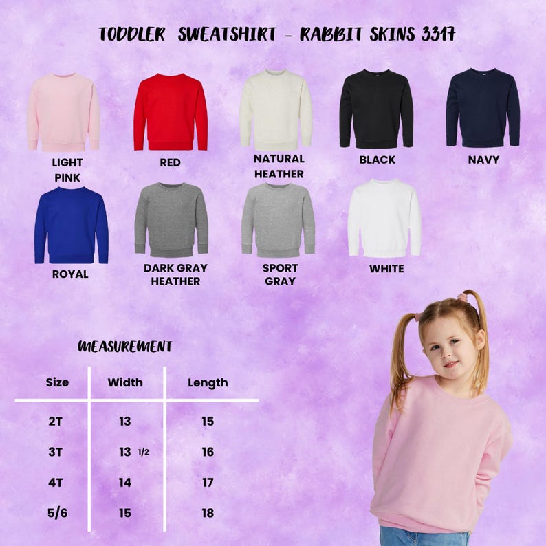Op de afbeelding: Een selectie van Rabbit Skins sweatshirts voor peuters in verschillende kleuren, waaronder lichtroze, rood en marineblauw. De afbeelding bevat een maattabel, met maten vari&euml;rend van 2T tot 5/6. De tekst luidt 'TODDLER SWEATSHIRT - RABBIT SKINS 3317'.