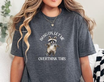 Wacht even, laat me overdenken dit shirt, grappig wasbeer-shirt, shirt sarcastisch gezegde, humor grafisch T-shirt voor vrouwen, trendy grappig T-shirt