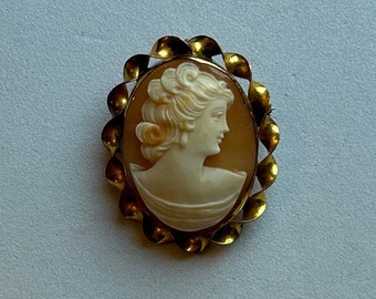 Vintage 12K Gold Filled Carved Shell Cameo Brooch/Pendant