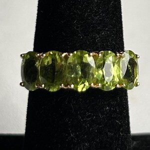 10 K Yellow Gold Green Gemstone Ring-Size 7
