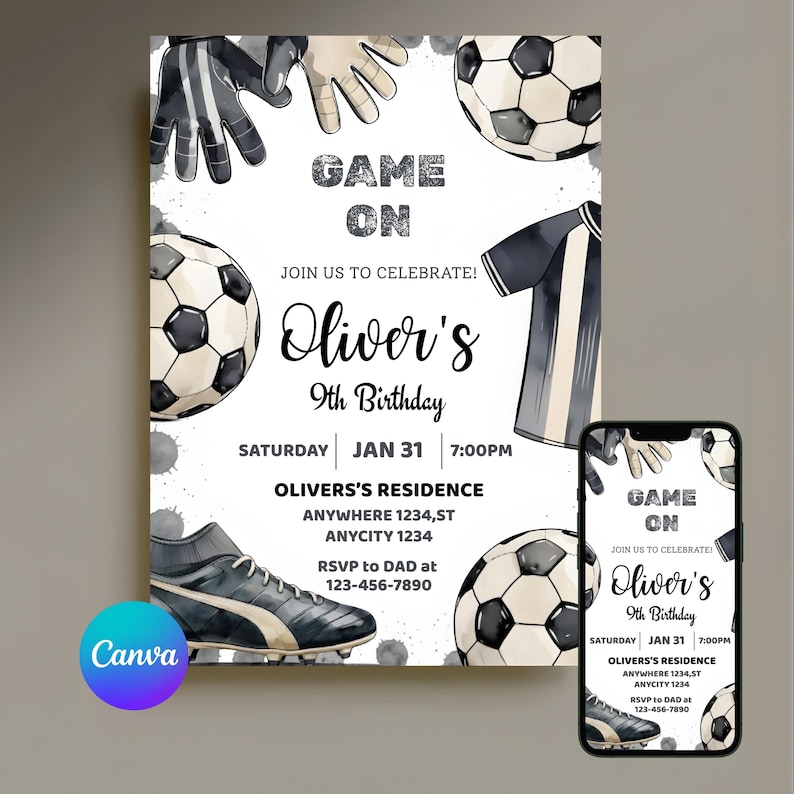 Puede incluir: Una invitaci&oacute;n de cumplea&ntilde;os con tem&aacute;tica de f&uacute;tbol con el texto "Game On" y "9&ordm; Cumplea&ntilde;os de Oliver". El dise&ntilde;o incluye balones de f&uacute;tbol, guantes, una camiseta y una bota de f&uacute;tbol. La invitaci&oacute;n se muestra en un tel&eacute;fono.