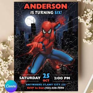 Könnte beinhalten: Eine Geburtstagseinladung im Spider-Man-Stil mit dem Text "ANDERSON IS TURNING SIX!" in Rot. Die Einladung enthält Datum, Uhrzeit und Ort der Party, mit einer Stadtlandschaft und Spinnweben im Hintergrund.