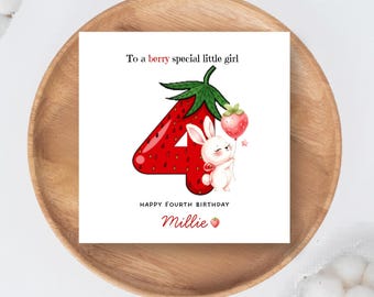 Cartão de aniversário personalizado com coelhinho de morango para o 4º aniversário, lembrança kawaii em tons pastel.