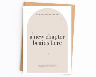 Tarjeta de felicitación por nueva casa, diseño minimalista de arco, color beige neutro, sobre de papel kraft reciclado.