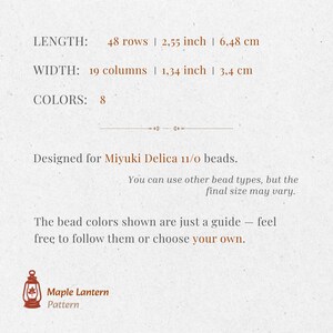 Pu&ograve; includere: Una guida ai modelli beige con testo che indica un modello di lanterna d'acero per perline Miyuki Delica 11/0. Il modello &egrave; lungo 6,48 cm e largo 3,4 cm, con 8 colori. Il testo incoraggia gli utenti a scegliere i propri colori.