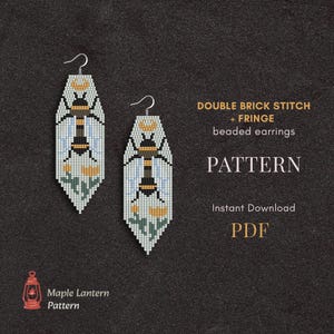 Puede incluir: Pendientes de cuentas con diseño de abeja. Los pendientes son blancos, negros y amarillos, con flecos. La imagen también incluye el texto "DOUBLE BRICK STITCH + FRINGE beaded earrings PATTERN Instant Download PDF".