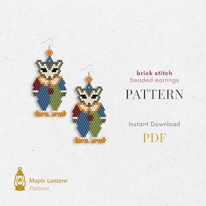 Puede incluir: Dos pendientes de cuentas con diseño de gato payaso. Los pendientes están hechos con un patrón de puntada de ladrillo y presentan una cara blanca, ropa azul, verde y roja, y un cuello amarillo. El texto "brick stitch beaded earrings PATTERN" es visible.