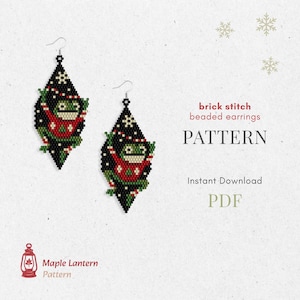 Könnte beinhalten: Schwarze Perlenohrringe mit einem Froschdesign, der einen roten Pullover trägt. Die Ohrringe haben eine rautenförmige Form mit einem Schneeflockenmuster oben. Der Text auf dem Bild lautet "brick stitch beaded earrings" und "PATTERN".