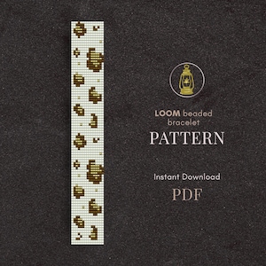Può includere: Un modello per braccialetto di perline con sfondo crema e forme geometriche marroni. Il testo recita "LOOM beaded bracelet PATTERN Instant Download PDF" con un'icona a forma di lanterna.