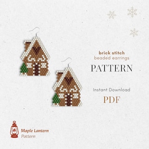 Peut inclure: Deux boucles d'oreilles en forme de maison en pain d'épices perlées, avec des accents blancs et un petit arbre vert. Le motif est disponible en téléchargement instantané au format PDF. Le texte indique "brick stitch beaded earrings" et "PATTERN".
