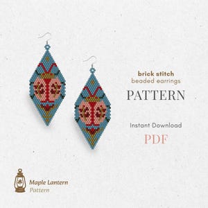 Puede incluir: Dos pendientes de cuentas en forma de diamante. Los pendientes son de color turquesa con un diseño rosa y rojo. El texto dice "brick stitch beaded earrings PATTERN" y "Instant Download PDF".