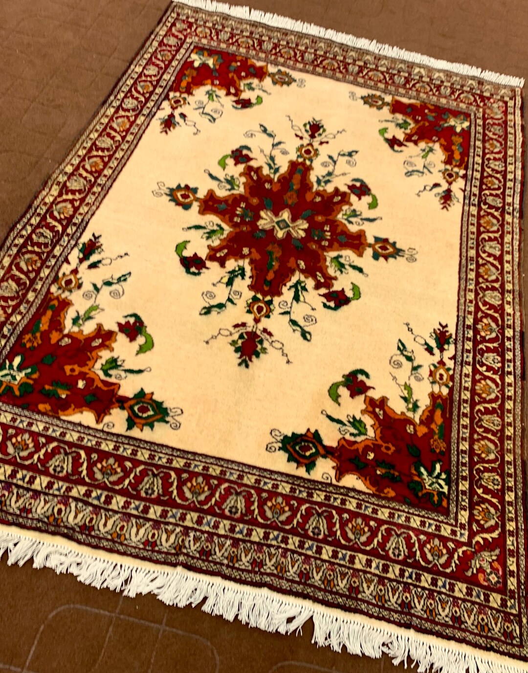 Ivory Persian Style Wool Rug | Red Floral Medallion Oriental Carpet ...
