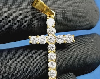 Collar con colgante de cruz de moissanita: plata de ley bañada en oro amarillo de 14 k