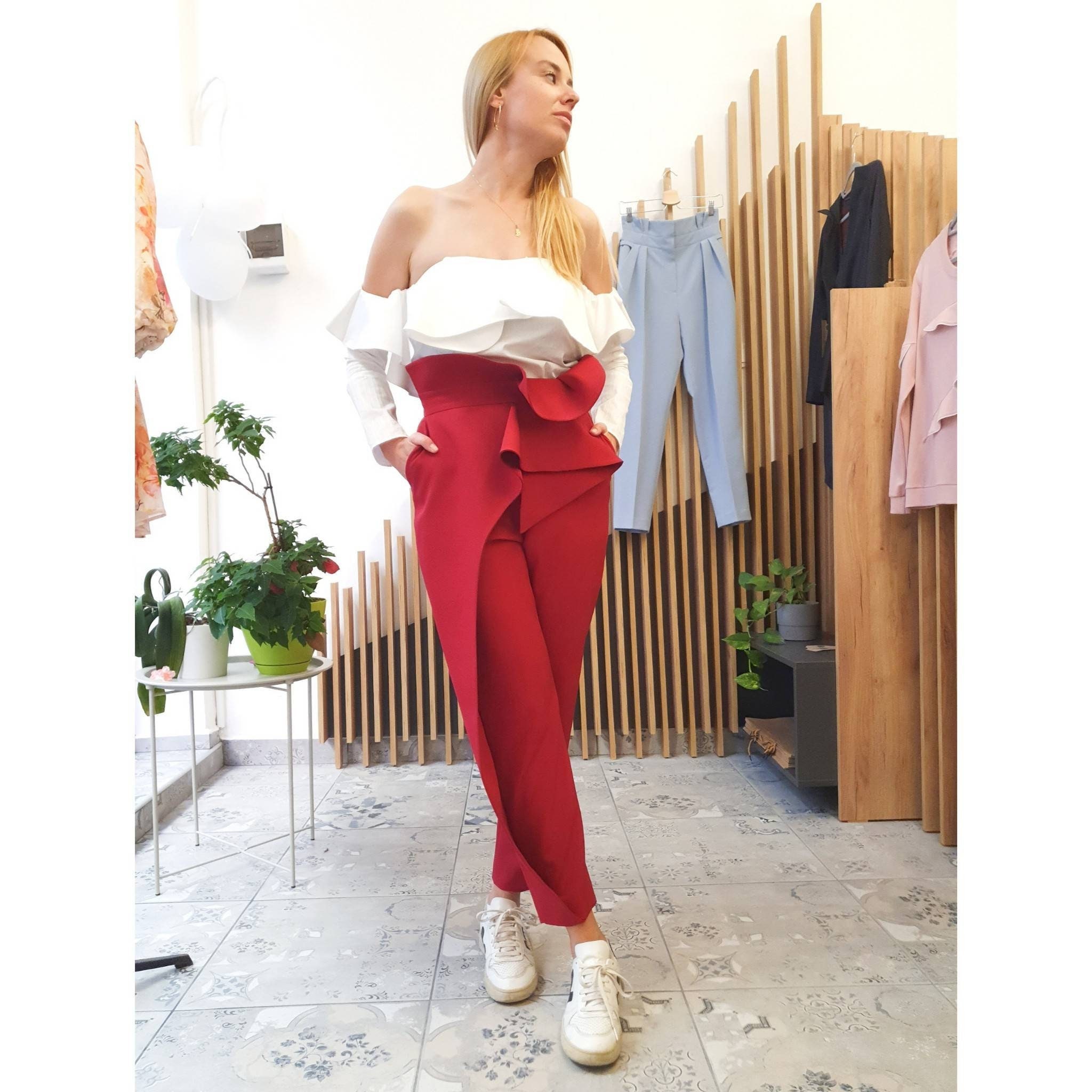 PANTALON rojo de tiro alto con volantes asimetricos en la cintura Etsy Espana