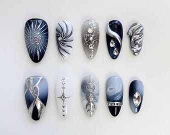 Aura Gothic Drücken Sie auf die Nägel | Schwarz Silber Chrom Swirl & Moon Art | Handgefertigte Schwarz Weiß Goth Nägel, Blaue Nägel | Mandel Gefälschte Nägel Geschenk
