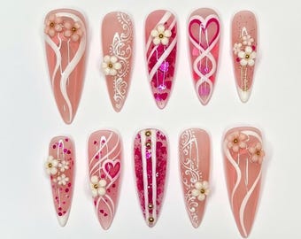 Uñas postizas rosas para San Valentín / Arte de corazón y flores en 3D / Uñas postizas largas estilo estilete hechas a mano, ideales como regalo para cumpleaños, fiestas y eventos.