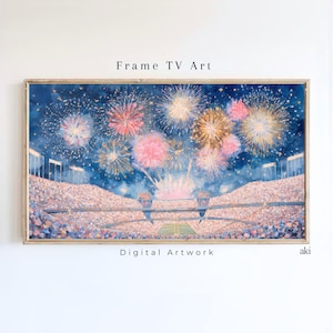 Op de afbeelding: Een digitaal kunstwerk met een kader dat een vuurwerkshow boven een stadion afbeeldt. Het kunstwerk toont een nachtelijke hemel met uitbarstingen van roze, gele en witte vuurwerk. Het stadion is gevuld met toeschouwers. Tekst op het kunstwerk luidt "Frame TV Art" en "Digital Artwork".