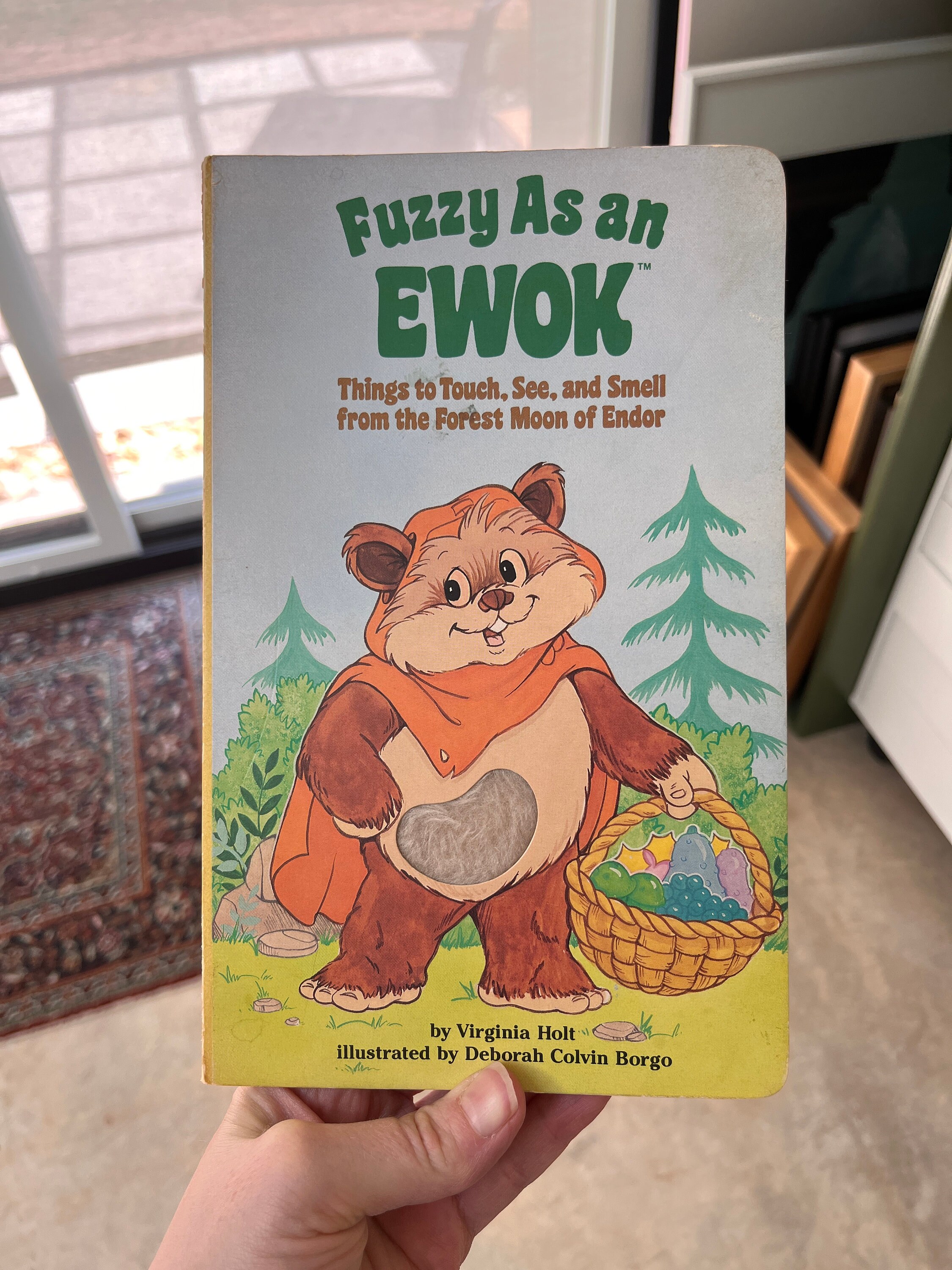 スターウォーズ絵本 英語版 picture book with smell Fuzzy as an Ewok : Things to Touch, See and Smell From the Forest