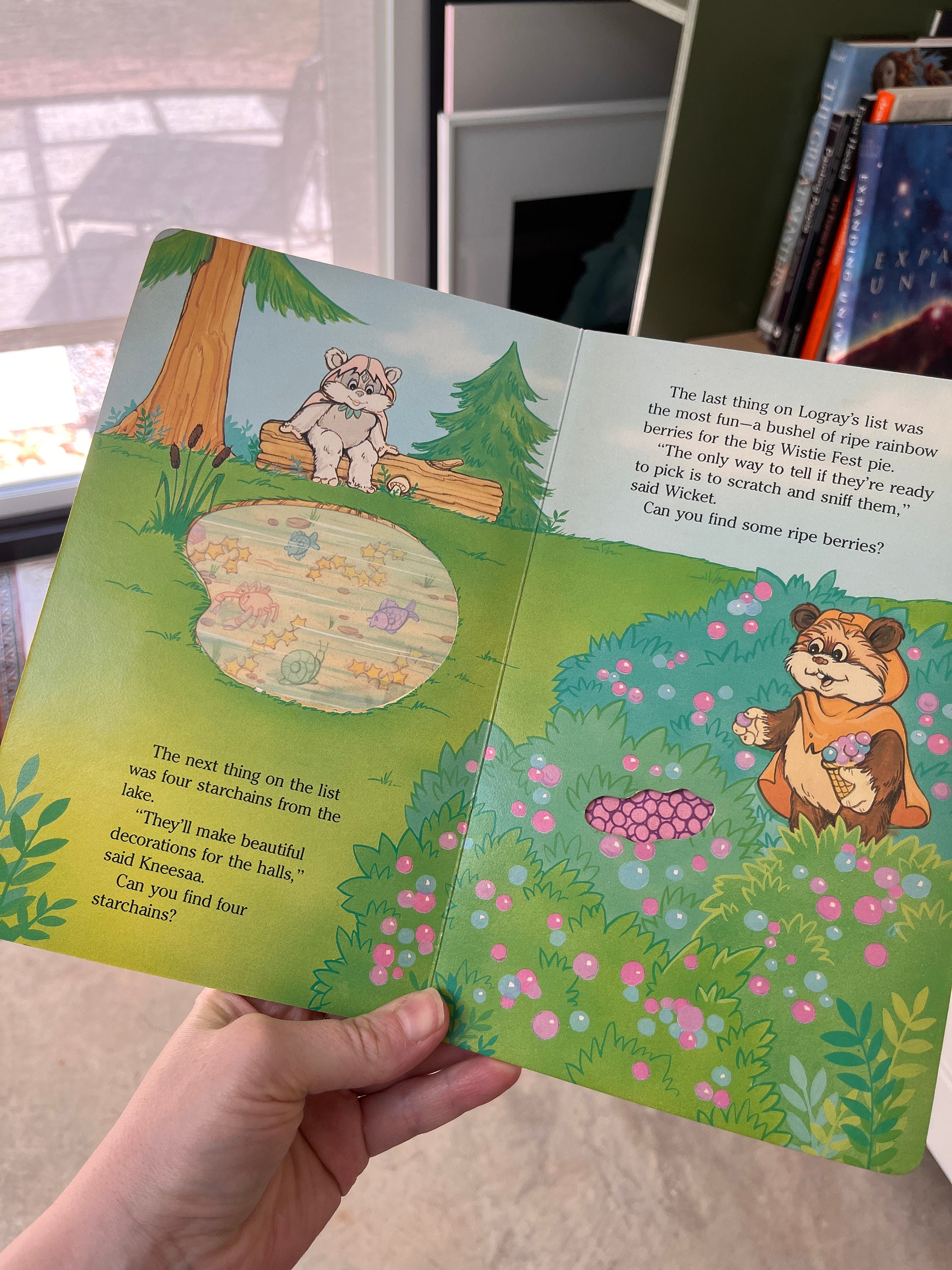 スターウォーズ絵本 英語版 picture book with smell Fuzzy as an Ewok : Things to Touch, See and Smell From the Forest