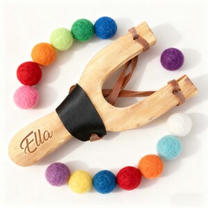 Tirachinas de fieltro de madera/Juguete para niños/Tirachinas personalizado con el nombre de tu hijo/Juguete para exteriores/Regalo para niños