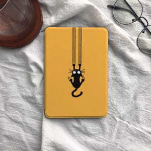 Minimalistyczne etui na Kindle'a z motywem czarnego kota, urocze, odpinane etui Kobo, magnetyczne etui na Kindle'a z paskiem, estetyczne etui na czytnik e-booków, prezent dla moli książkowych