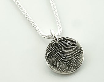 Minimal fingerprint necklace