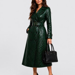 Handgefertigter Damen-Ledermantel | Smaragdgrüner Vintage-Krokodilledermantel