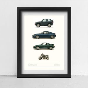 Op de afbeelding: Ingelijste print met illustraties van een zwarte SUV, een blauwe coupé, een groene coupé en een motorfiets. De print bevat de tekst "W Jones Garage 2012-2024" in een zwart frame.