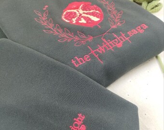 Twilight Embroidered Hoodie – Retro Comic Style Must-Have for True Saga Lovers!