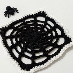 Spiderweb Granny Square Crochet Pattern Halloween | DIY Spooky Crochet Square | Easy Blanket, Pillow, Coaster Crochet Tutorial | PDF English
