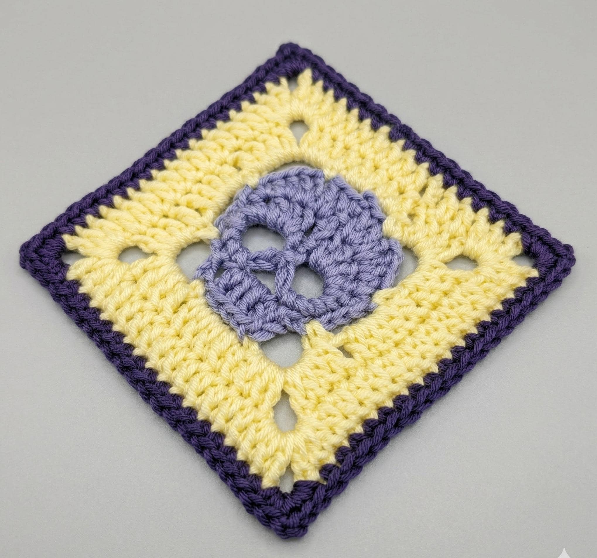 Skull Granny Square Crochet Pattern | Gothic Halloween Motif (PDF English)