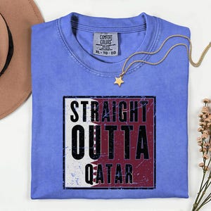 Straight Outta Qatar Flag Graphic Tee, Comfort Colors® World Soccer Streetwear, Football Fans Country Culture Gift Unisex T-Shirt bild 7