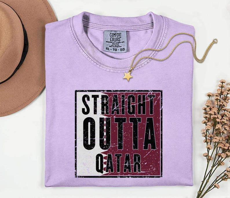 Straight Outta Qatar Flag Graphic Tee, Comfort Colors® World Soccer Streetwear, Football Fans Country Culture Gift Unisex T-Shirt bild 14